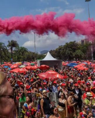 Bangalafumenga volta ao Carnaval do Rio e atrai 50 mil ao Aterro do Flamengo