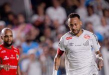 Lance polêmico ocorreu após torcedores locais pedirem que seus atletas 