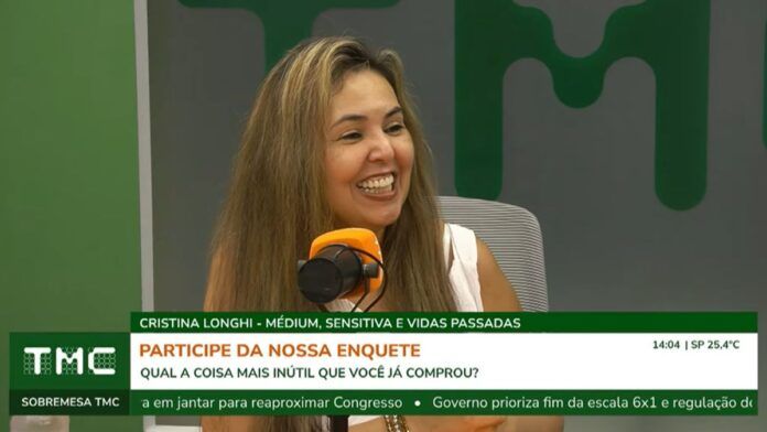 Médium Cristina Longhi fala sobre karma, vidas passadas e espiritualidade no Sobremesa