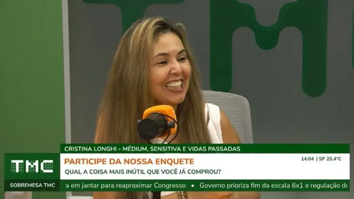 Médium Cristina Longhi fala sobre karma, vidas passadas e espiritualidade no Sobremesa