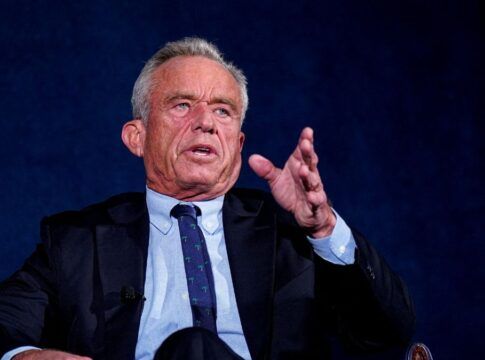 Kennedy Jr. diz não temer germes por ter usado drogas em vasos sanitários