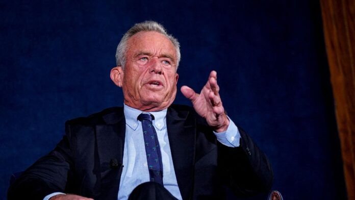 Kennedy Jr. diz não temer germes por ter usado drogas em vasos sanitários