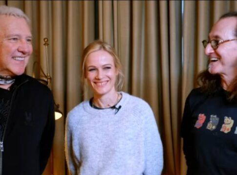 Os três integrantes da banda Rush participam de video