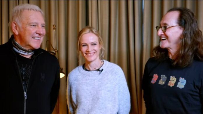 Os três integrantes da banda Rush participam de video