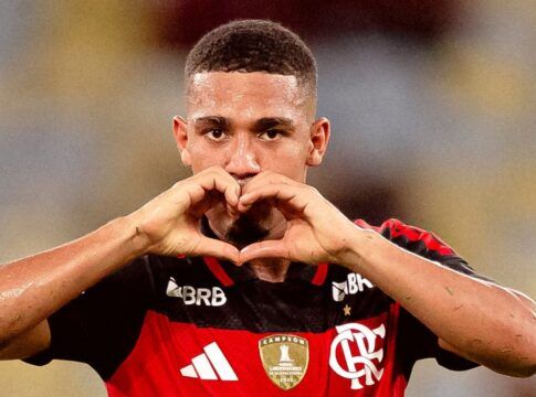 Samuel Lino aborda pressão no Flamengo e diz que valor da transferência não pesa em campo