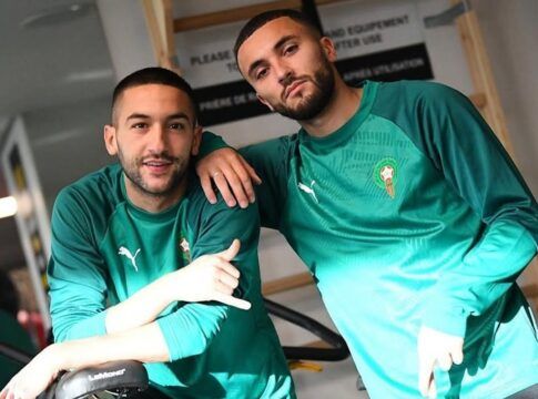 Zakaria Labyad (à dir.) com seu companheiro de seleção maroquina Hakim Ziyech