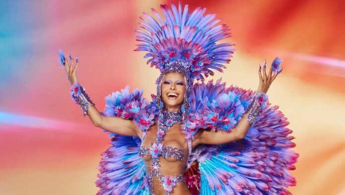 Sabrina Sato em foto produzida com a fantasia da Gaviões da Fiel