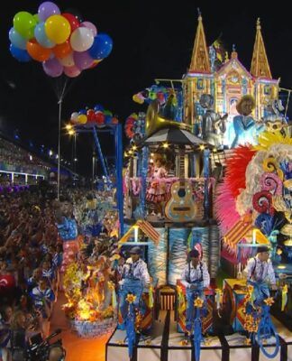 Desfile de carro alegórico na Sapucaí