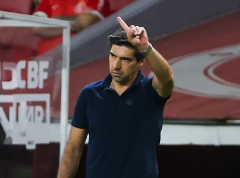 O técnico do Palmeiras, Abel Ferreira, em jogo contra o Internacional