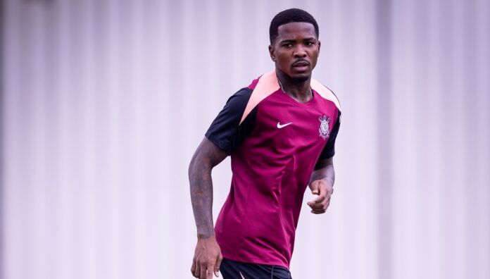 Cacá retoma negociações com o Athletico-PR e pode deixar o Corinthians