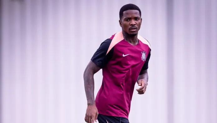 Cacá retoma negociações com o Athletico-PR e pode deixar o Corinthians