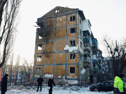 Rússia bombardeia instalações energéticas ucranianas antes de negociações de paz