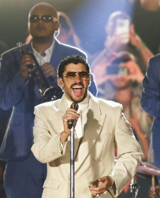 O cantor porto-riquenho Bad Bunny se apresenta em seu show na Argentina