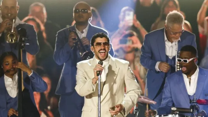 O cantor porto-riquenho Bad Bunny se apresenta em seu show na Argentina