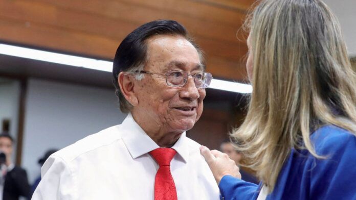 Peru elege José María Balcázar como presidente interino após afastamento de Jeri