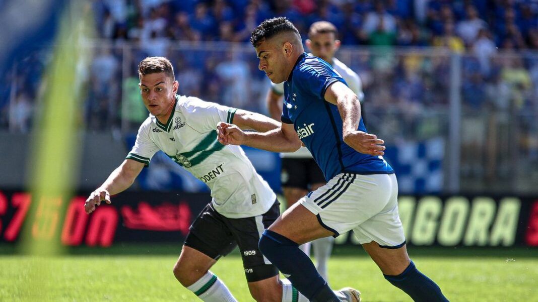 Bruno Rodrigues durante sua primeira passagem no Cruzeiro, que durou de 2022 a 2023