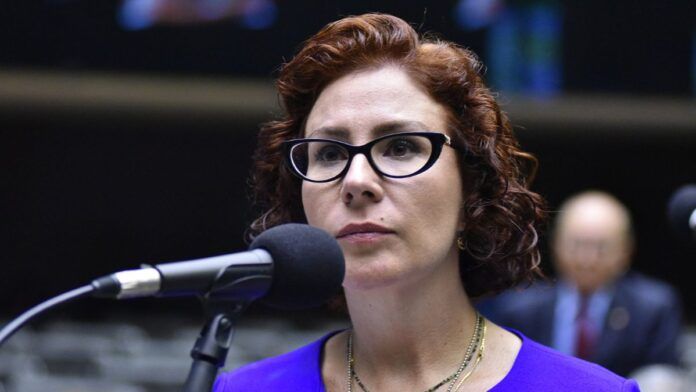 Justiça italiana marca nova audiência sobre extradição de Carla Zambelli para 10 de fevereiro