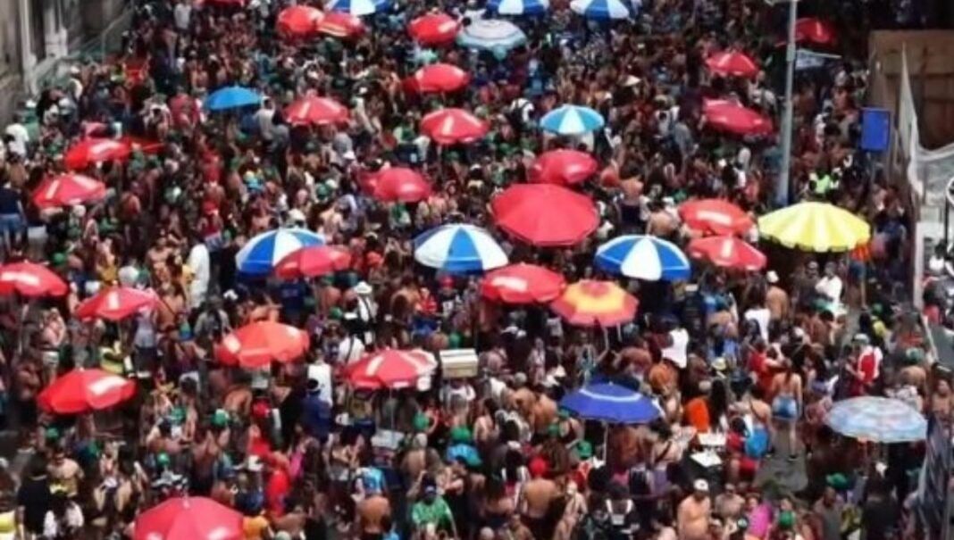 Desfile do Monobloco no Rio de Janeiro