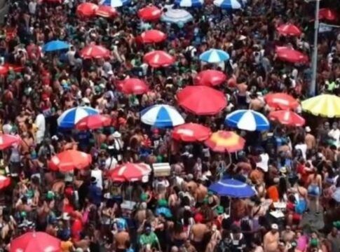 Desfile do Monobloco no Rio de Janeiro