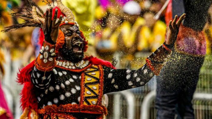 Primeiro dia de carnaval em SP tem estreante, campeã e vice de 2025