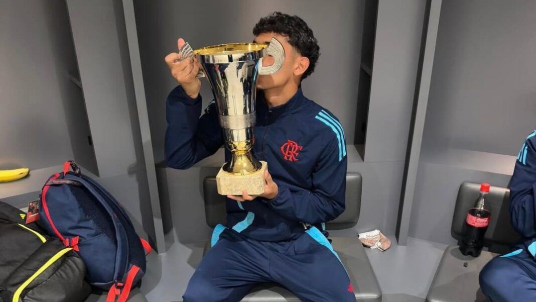 O Corinthians avançou pela contratação de Levy Dias, zagueiro do Flamengo que era capitão e tinha fama de 