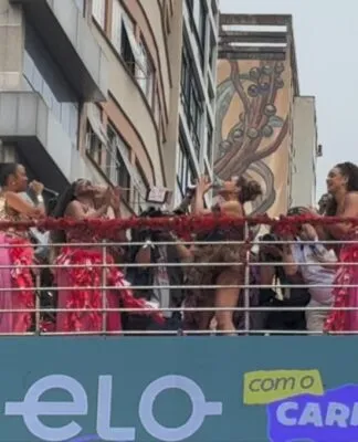 Daniela Mercury canta em seu bloco na Rua da Consolação
