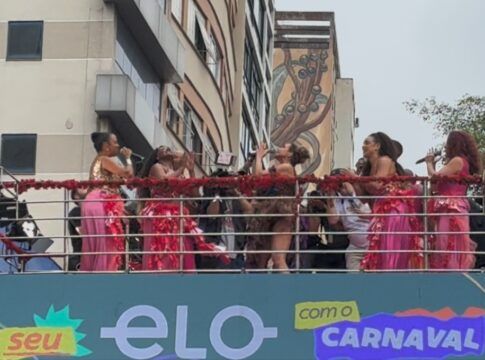 Daniela Mercury canta em seu bloco na Rua da Consolação