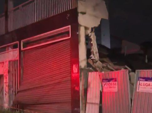 Prédio de quatro andares desaba em Guarulhos (SP) e não deixa feridos