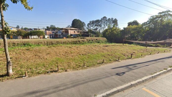 Partes de corpo humano são encontradas em mala dentro de córrego em SP