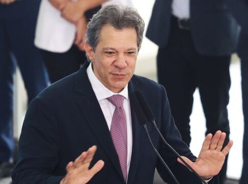 Haddad lidera pesquisa para Senado por SP; Marina e Derrite estão empatados