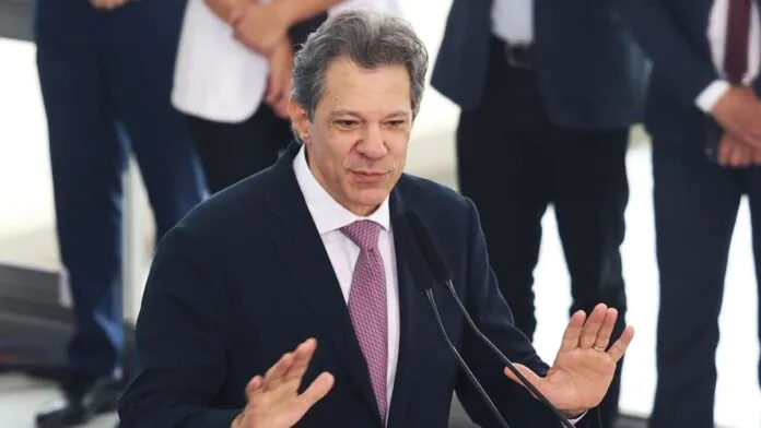 Haddad lidera pesquisa para Senado por SP; Marina e Derrite estão empatados