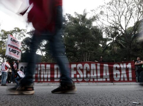 Protesto à atuação do Congresso Nacional na justiça tributária com a taxação dos super ricos, fim da escala 6×1 e a isenção de Imposto de Renda para quem ganha até R$ 5 mil, realizado em frente ao MASP.