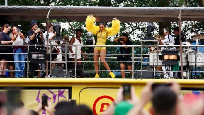 Ivete reúne 1,2 milhão de pessoas em show inédito no pré-carnaval de SP, diz PM