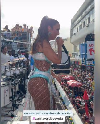 Ivete Sangalo no trio em Salvador