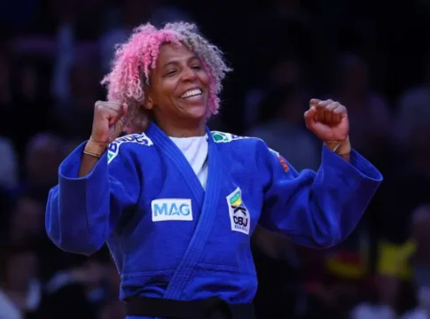 A judoca brasileira Rafaela Silva comemora a vitória no Grand Slam de Paris 2026