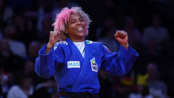 A judoca brasileira Rafaela Silva comemora a vitória no Grand Slam de Paris 2026