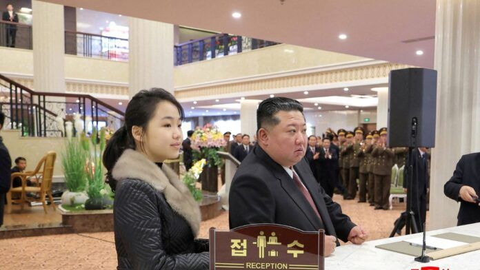 Kim Jong Un posiciona filha como sucessora na Coreia do Norte, diz agência de Seul