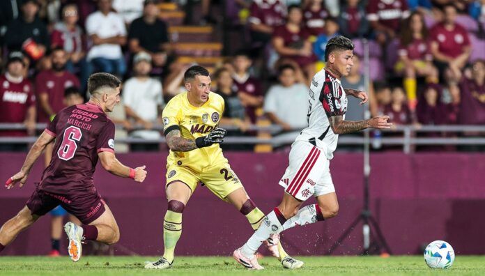 Flamengo joga mal, perde para o Lanús e se complica na Recopa