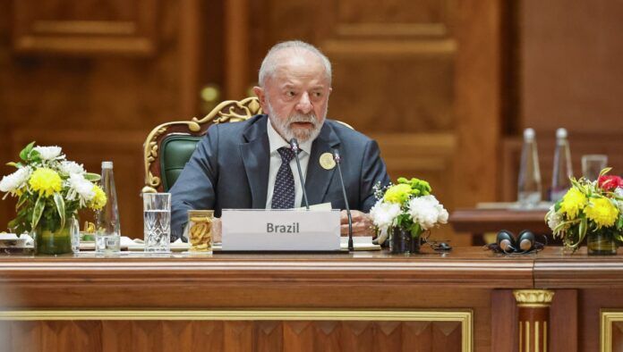 Presidente da República, Luiz Inácio Lula da Silva, durante a Sessão plenária com almoço de trabalho, no Centro de Convenções Bharat Mandapa. Nova Délhi - Índia.