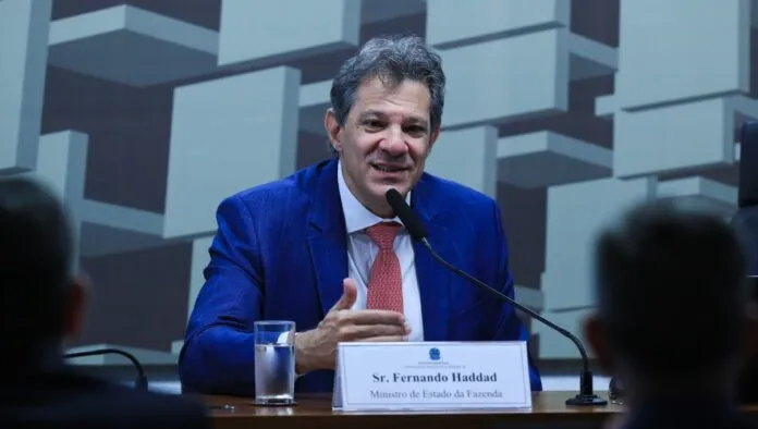 O ministro da Fazenda, Fernando Haddad, participa de audiência pública na Comissão de Assuntos Econômicos (CAE) do Senado. Em debate, o projeto de lei (PL 1.087/2025) do governo que isenta do Imposto de Renda quem ganha até R$ 5 mil.