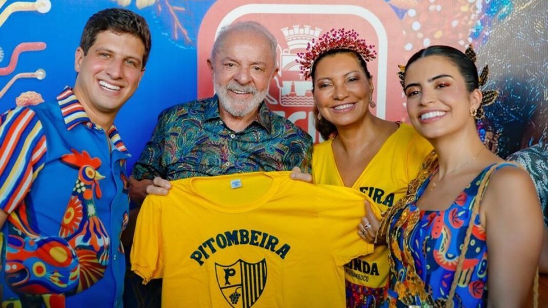 Lula e Janja com João Campos e Tabata Amaral no Galo da Madrugada, no Recife