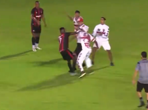 Confusão entre torcedores e jogadores do Moto Club