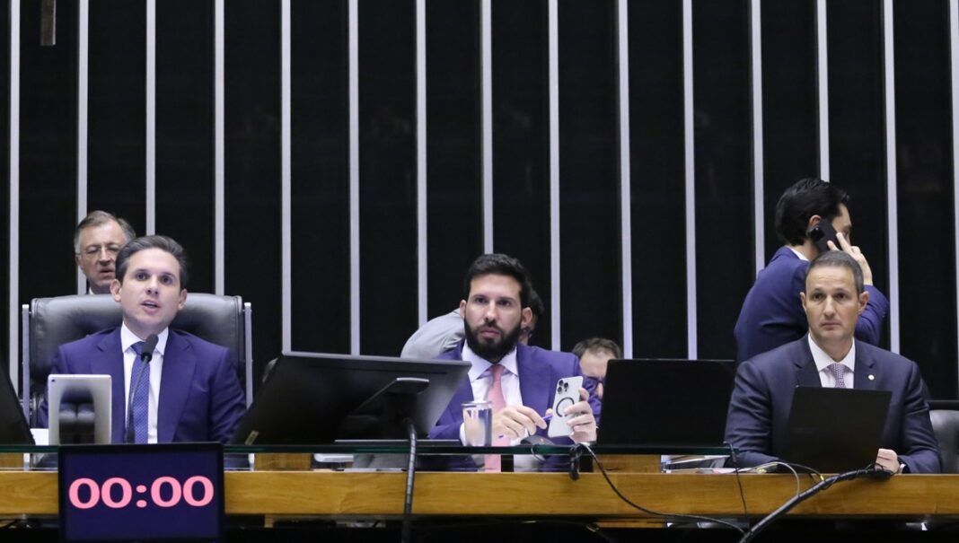 Hugo Motta e Guilherme Derrite na Mesa Diretora da Câmara