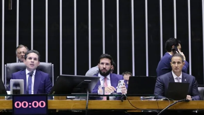 Hugo Motta e Guilherme Derrite na Mesa Diretora da Câmara