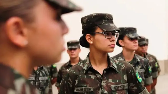 Exército inicia no Rio incorporação da 1ª turma de mulheres recrutas
