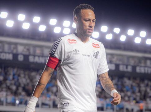 Naymar durante partida do Santos contra o Capivariano