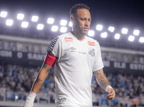 Naymar durante partida do Santos contra o Capivariano