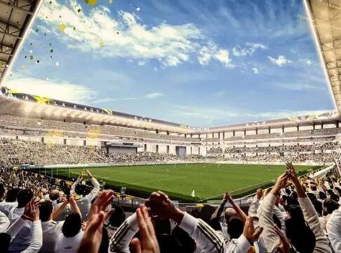 Ilustração digital de um estádio de futebol moderno e lotado, visto de trás da arquibancada. Torcedores vestindo branco aplaudem em direção ao gramado verde. O estádio possui cobertura retangular vazada, revelando um céu azul com nuvens e confetes dourados no ar.