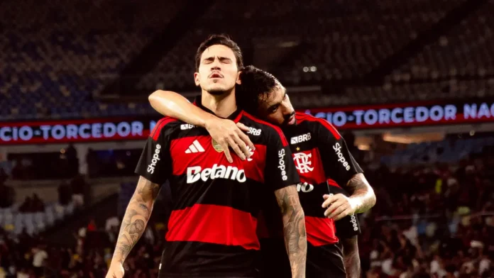 Pedro e Lucas Paquetá, do Flamengo, comemoram gol marcado contra o Sampaio Corrêa-RJ pelo Campeonato Carioca 2026
