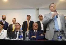 Valdemar Costa Neto, Jair Bolsonaro, Braga Netto, Altineu Côrtes, Michelle Bolsonaro e Tarcísio de Freitas em evento do PL